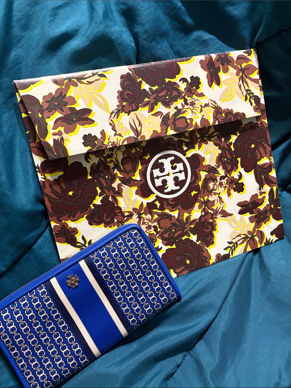 The Tory Burch Gemini Link Continental Wallet w/ Tory Burch gift bag - Picture 1 of 15